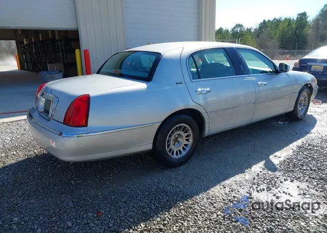 2002 Lincoln Town Car Cartier z USA, uszkodzony, nr VIN 1LNHM85W12Y667761